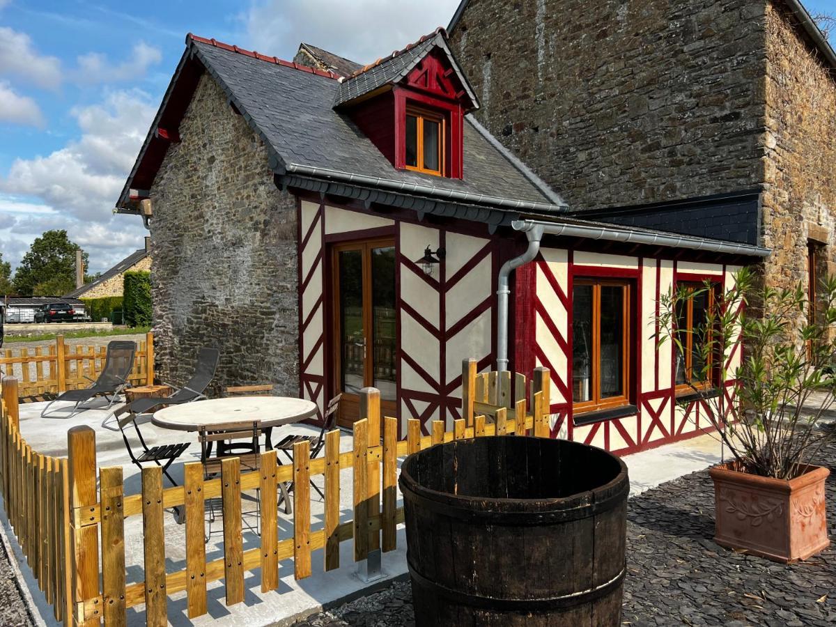 Domaine De La Ville Cherel, Maison A Colombage ポントルソン エクステリア 写真